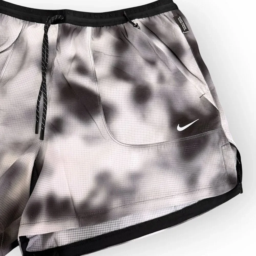 Nike Running Division Breathe Dri-FIT ADV 4'' Brief-Lined Shorts L HJ4150-010